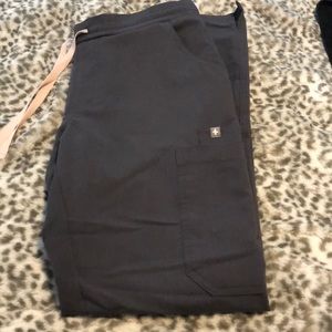 FIGS XSP Charcoal Kade